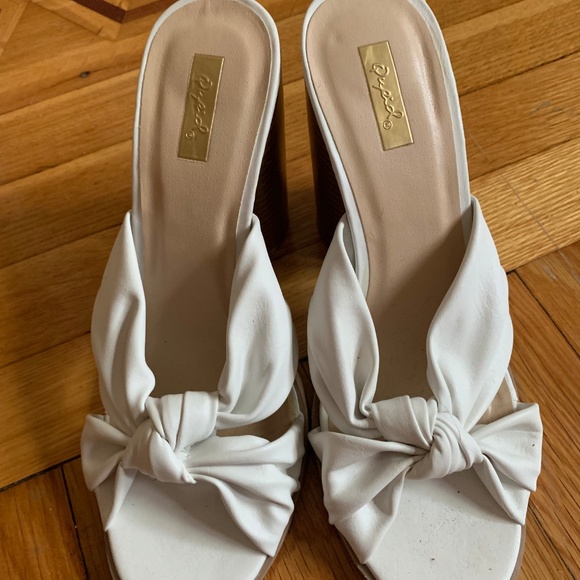 Qupid Metallic Twist-Front Heels NEW - Picture 3 of 4